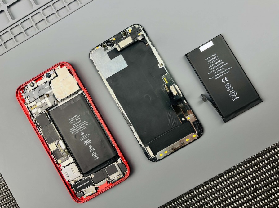Ewolucja Króla – Co się Zmieniło w iPhonie od 2G do 17 Pro Max? Ewolucja Króla – Co się Zmieniło w iPhonie od 2G do 17 Pro Max?